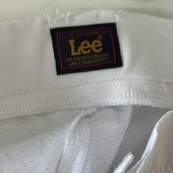 NWT Lee womens Ultra Lux Comfort With Flex-to-go Cargo Skort, white, size 4 - Picture 11 of 12